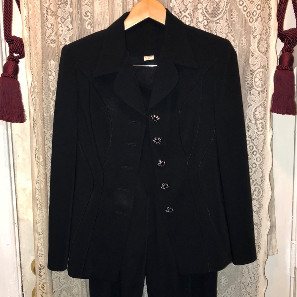 BEAUTIFUL-2 PC BLACK CREPE PANTSUIT W/SATIN TRIM